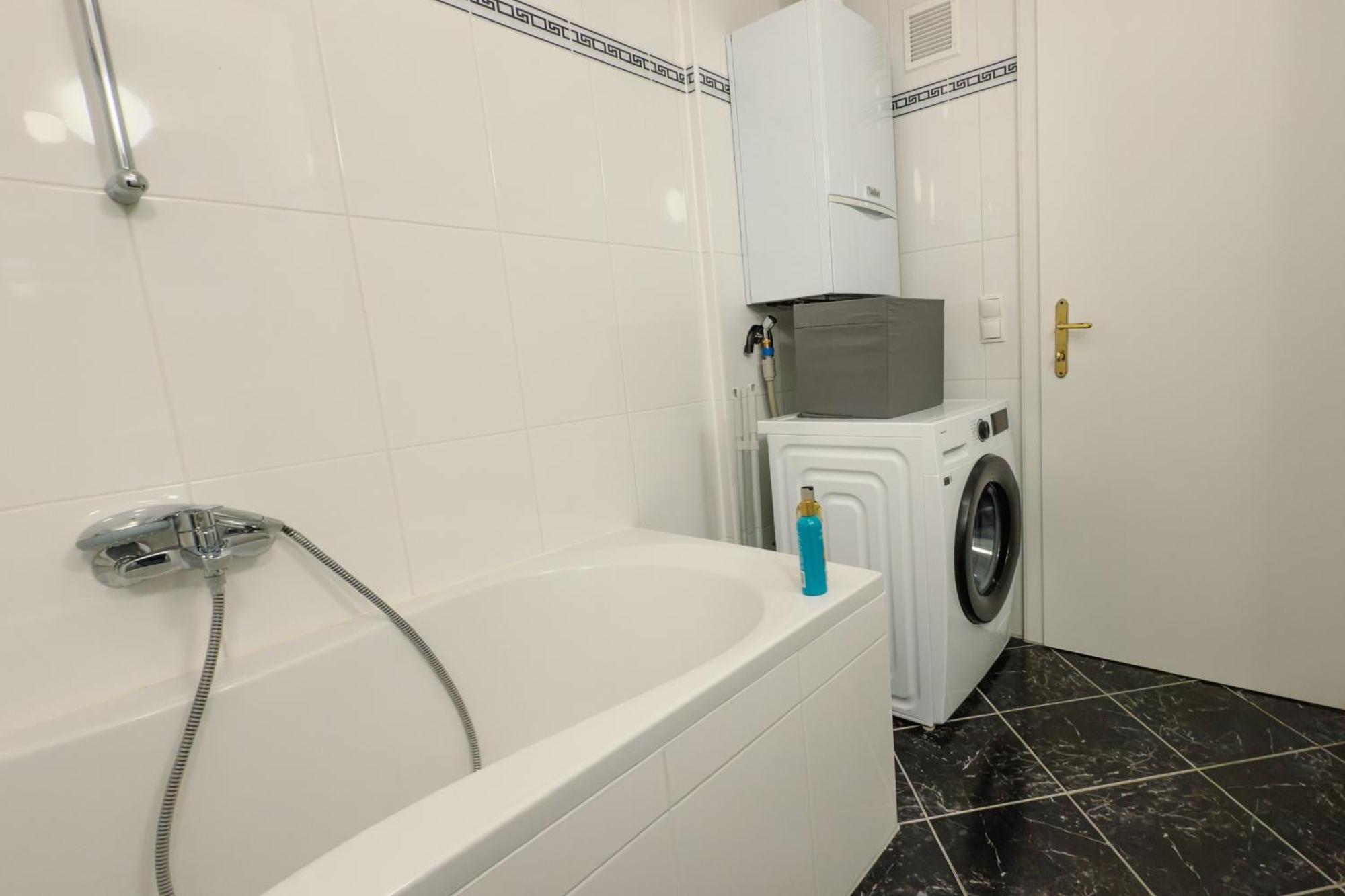 Appartamento 110qm, 4 Bedrooms, Near Schoenbrunn - Axara Housing Osw 33 *